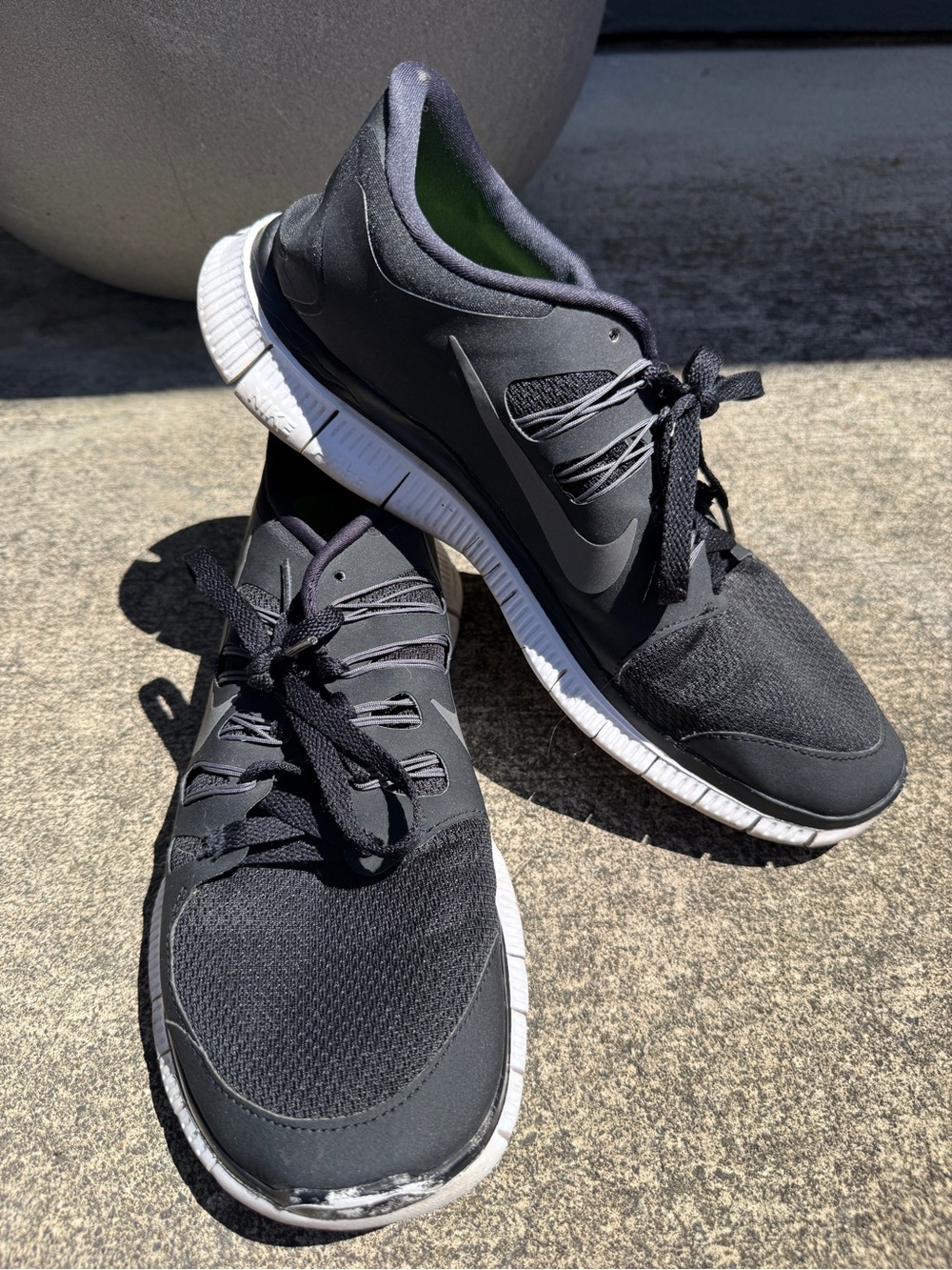 NIKE Men’s Free 5.0 running Black & White Athletic Sneakers